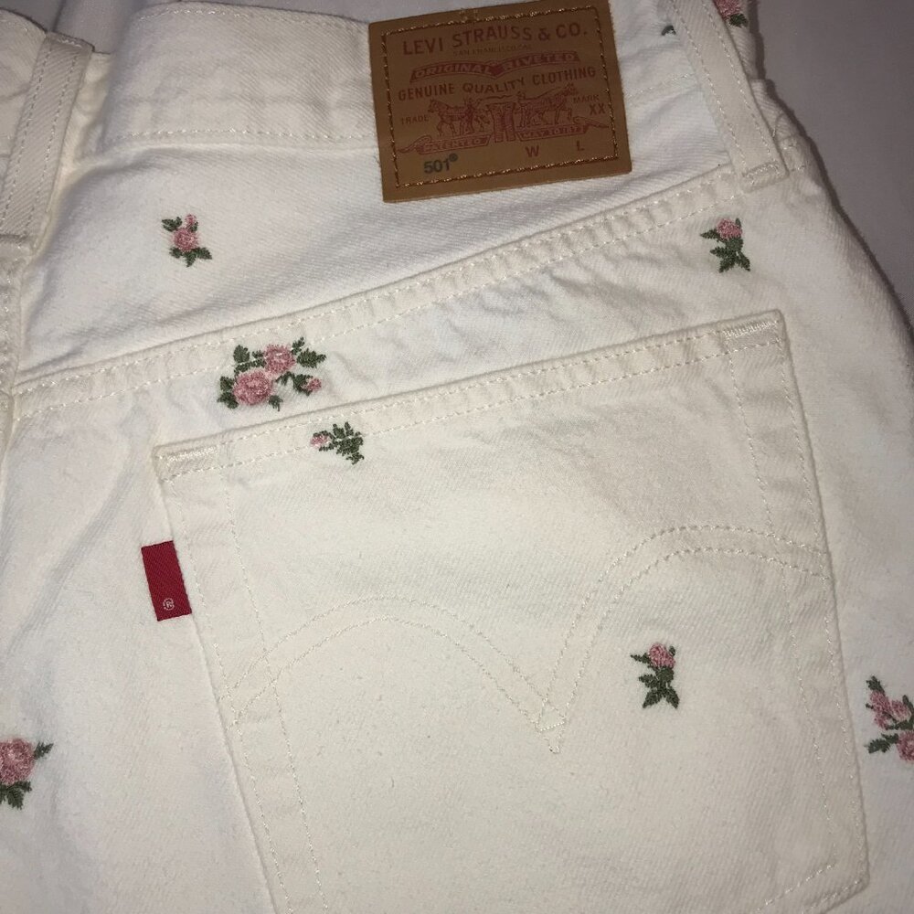 Levi's Levis Premium Women's 501 White Flower Shorts Jeans Size 30 Raw Hem - Picture 6 of 12